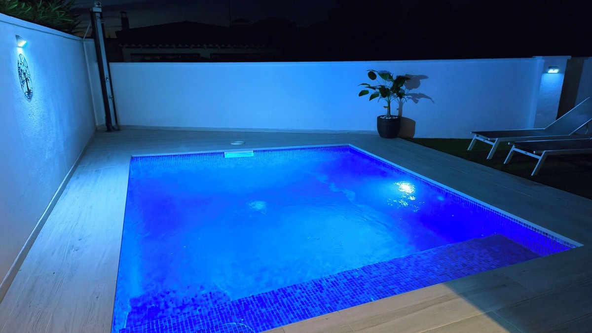 L'Escala House | HOUSE GARDEN AND PRIVATE POOL. BOAT RENTAL OPTION