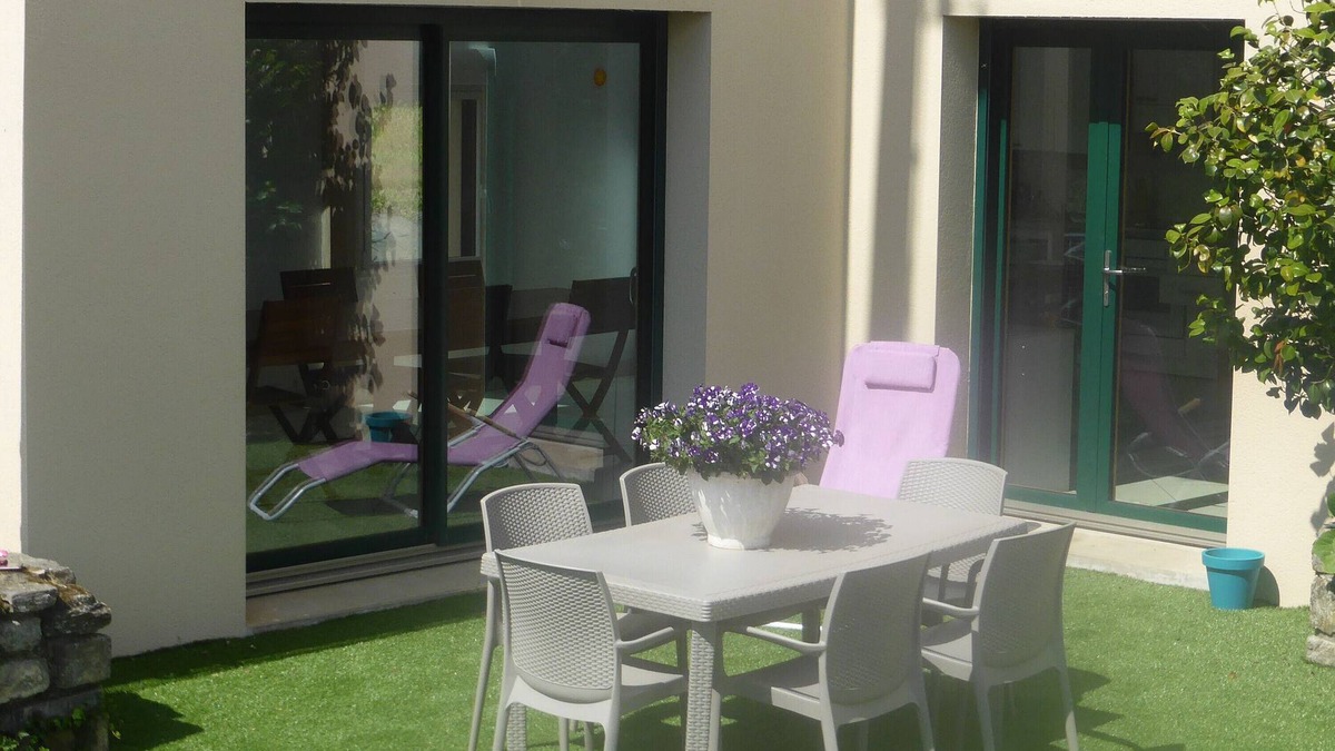 Quedillac House | House 'Gite Paradis Des Oiseaux Du Jardin' with private pool, private terrace and private garden