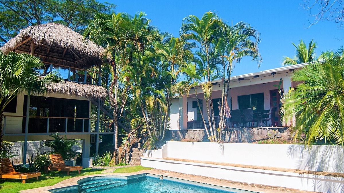 Esterillos House | House + Guest House at 500 yards from the beach.