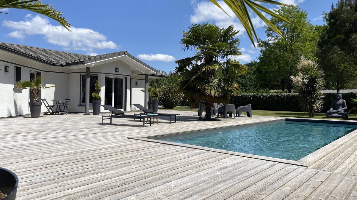 Le Temple Villa | House heated pool near beaches