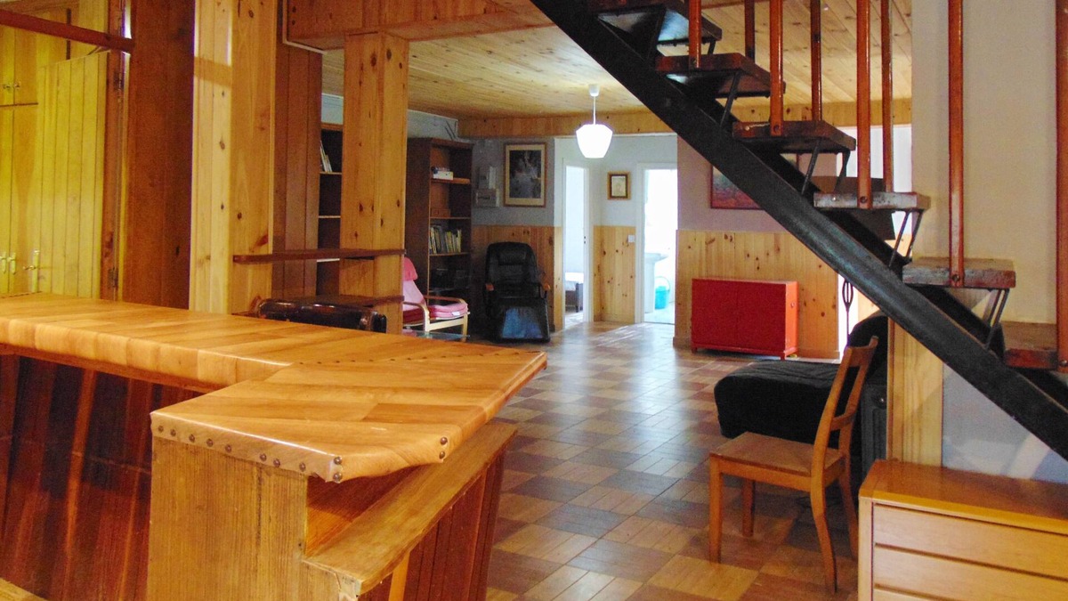 Miraflores de la Sierra Cottage | House in Miraflores, for groups with pool, barbecue, bar, billiards, pi