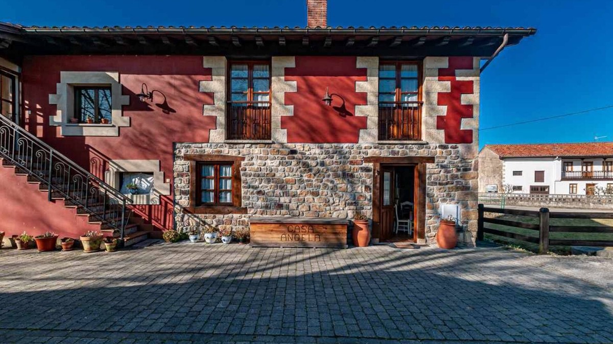 Villanueva de la Pena House | House, ideal for 6 people, private garden, beside a river, close to the sea