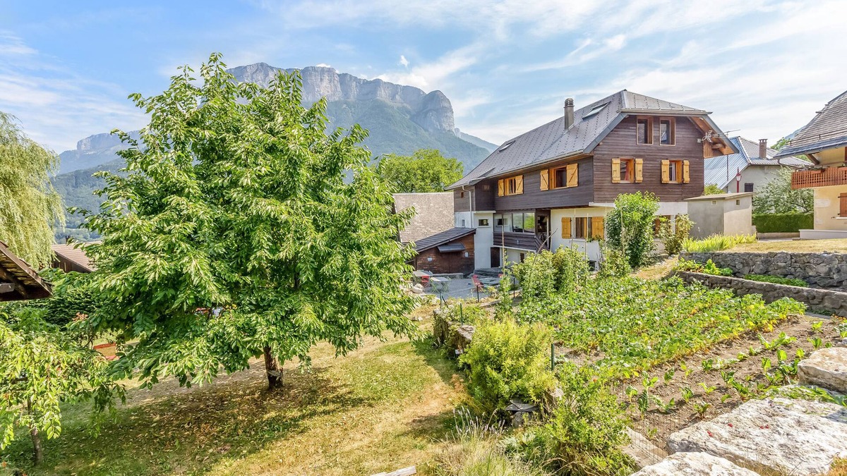 Alex House | House in Annecy, between Lake and Mountains, 350m2, 16-18 beds