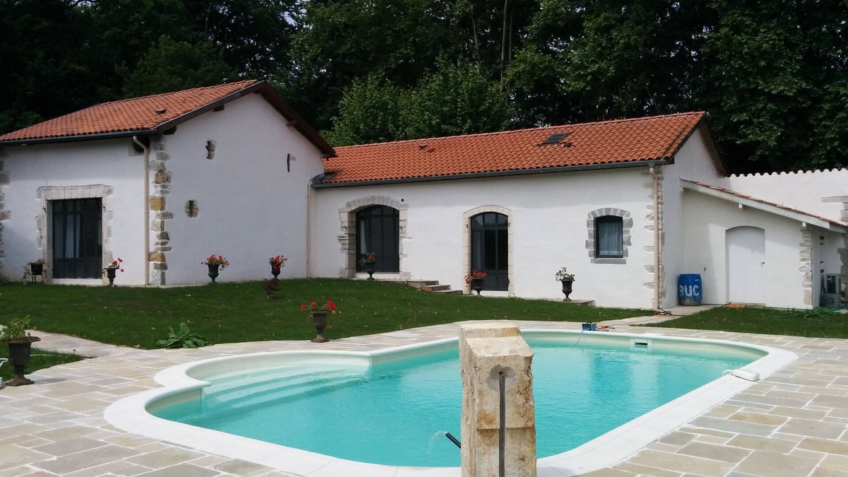 Saint-Pierre-d'Irube House | House in Bayonne with swimming pool in wooded park
