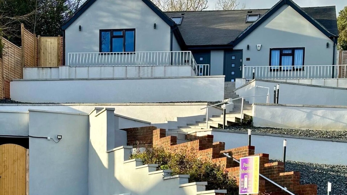 Selsdon and Ballards House | House in Croydon Welcomes you to Comfort and Style