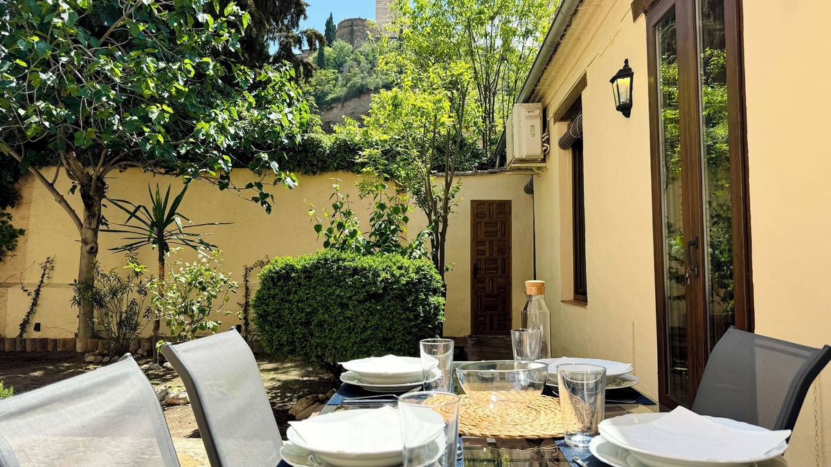 Albaicin House | House in front of the Alhambra with a private garden and views