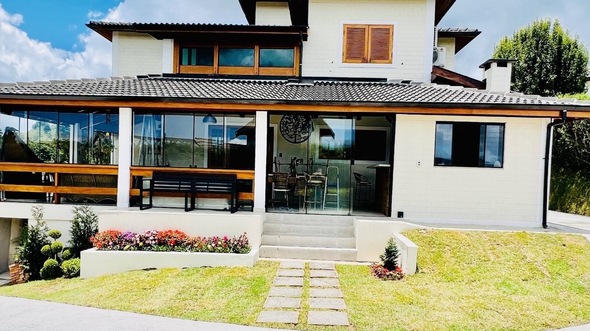 Campos do Jordao Cottage | House in Gated Community with Heated Pool, Hydro, Jacuzzi and Beautiful View.