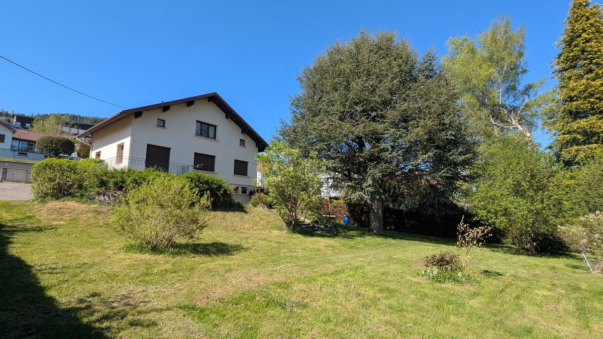 Gerardmer Cottage | House in Gérardmer with mountain view, garage and garden