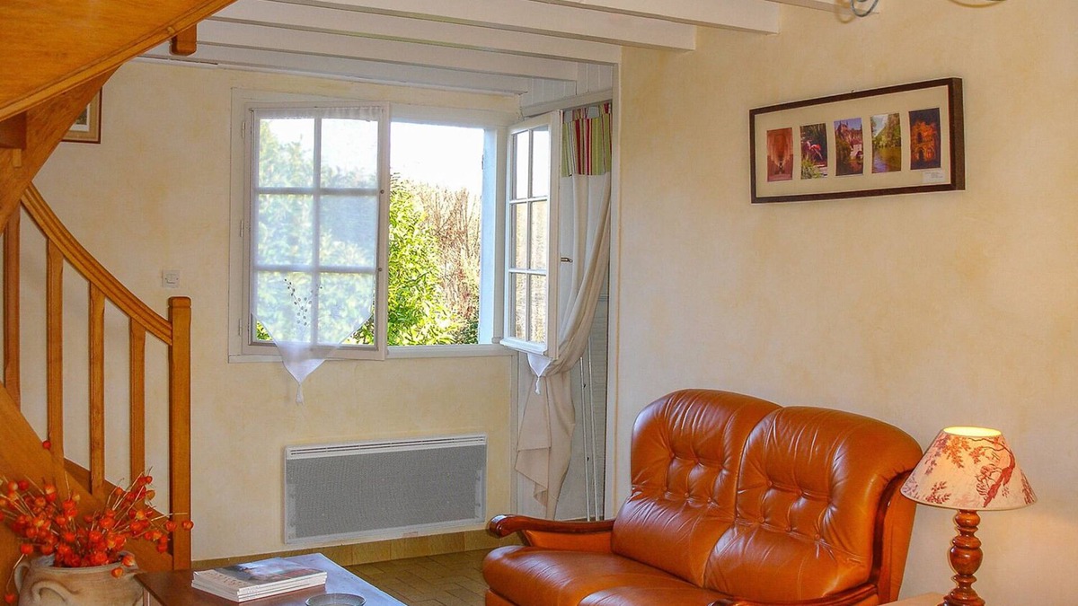 La Bussiere House | House in green setting, Gartempe coast, close to river, hiking trails.