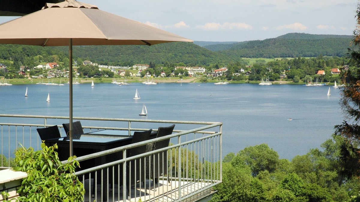 Scheid House | House in idyllic location with wonderful lake view, sauna, fireplace and pool (summer)