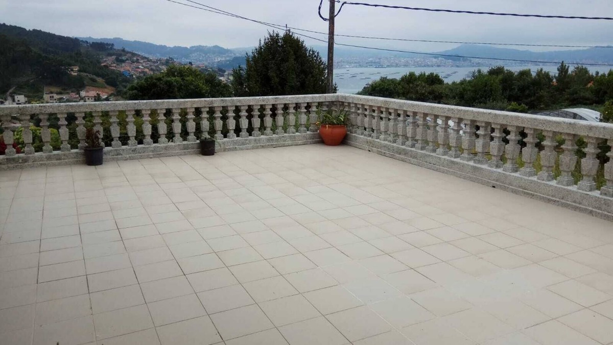 Meira House | House in Moaña wide prox to beaches in rural area.