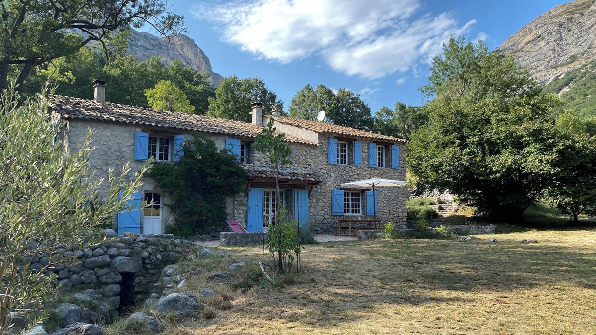Entrepierres House | House in Provence in an old fuller's mill