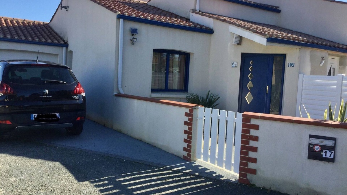 Bretignolles-sur-Mer House | House in quiet area, terrace and fenced garden near beaches