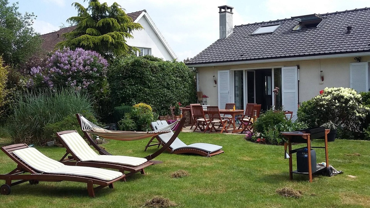 Buc House | House in quiet charming residence near Versailles and national golf course