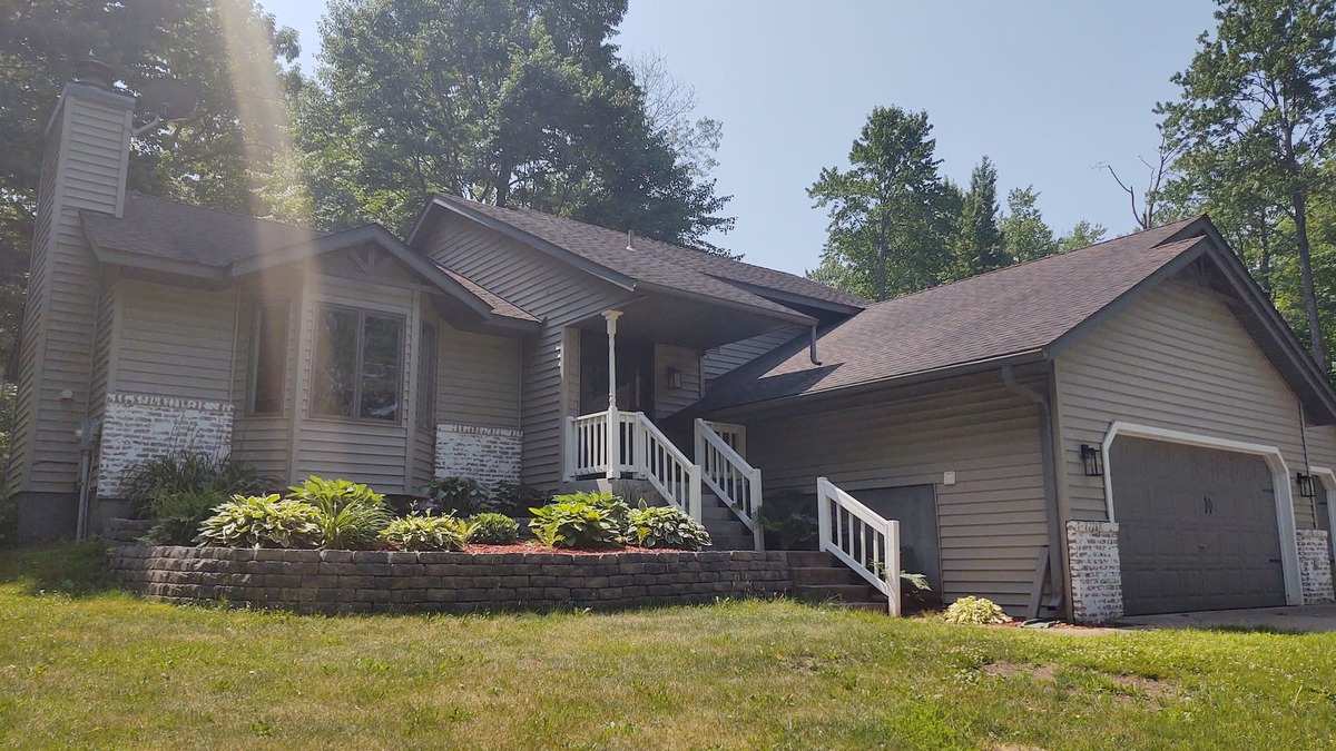 Hudson House | House in quiet country, near lakes, snowmobile trail access, close to state park