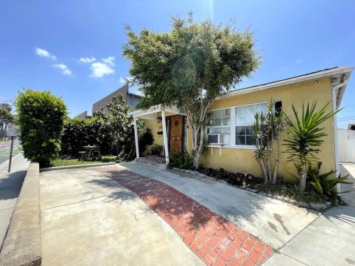 North Redondo House | House in Redondo Beach 2 bedroom 1 bath