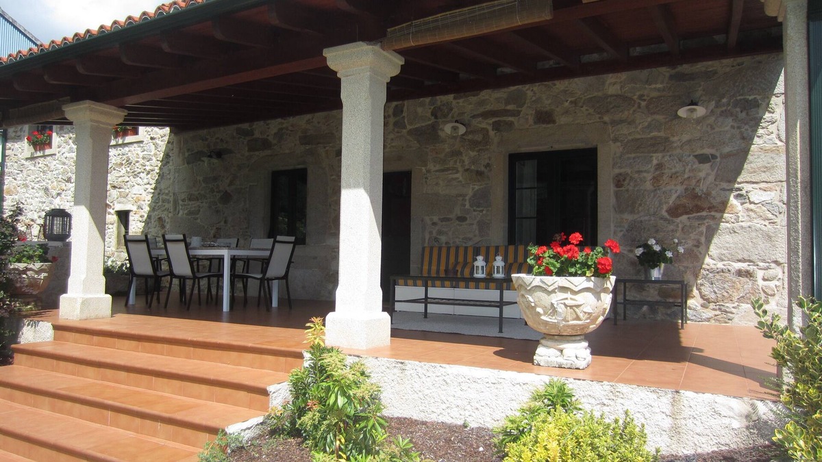 Outes Cottage | House in rustic location, own for rest