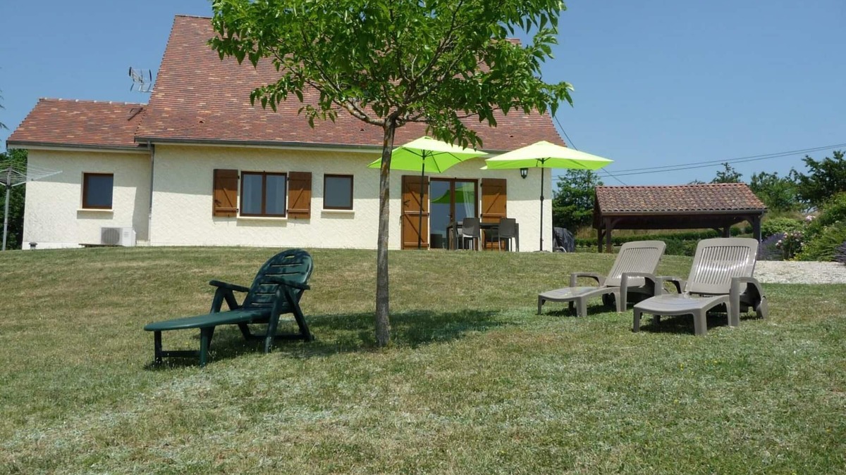 Salignac-Eyvignes Cottage | House in Salignac-Eyvigues with terrace, Wifi and parking
