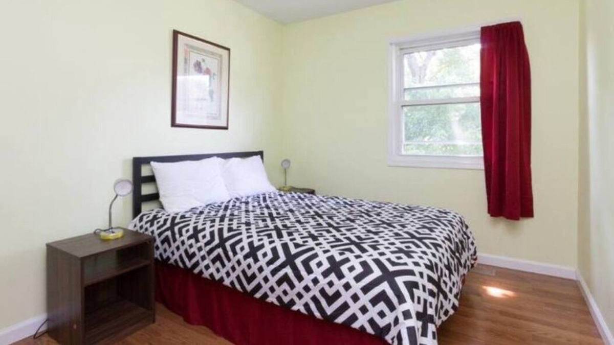 Sterling House | House in Sterling sleeps 12, parking available