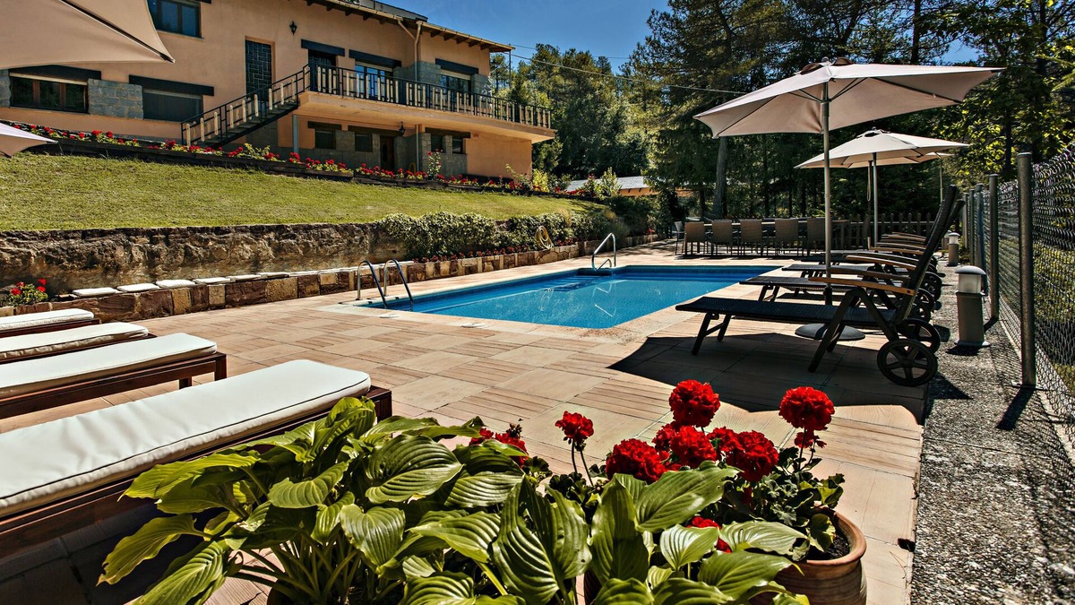 La Baronia de Rialb Cottage | House in the middle of nature with pool and garden. Pet friendly!