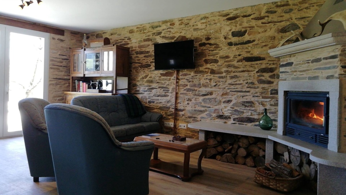 Lourenza House | House in the Village | 4 Double Rooms | Fireplace Terrace | Yard