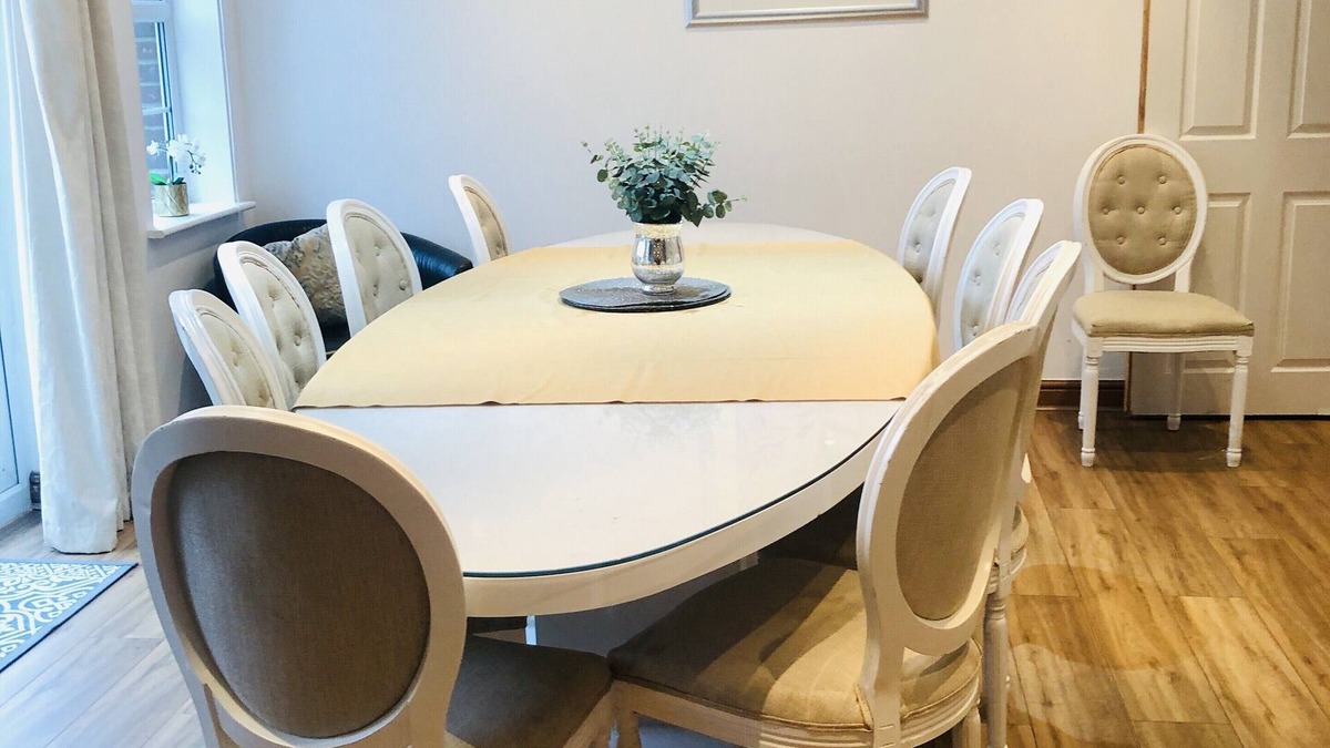 Tyldesley House | House In the Heart of town 15 min from Manchester City. (Sleeps 15+)