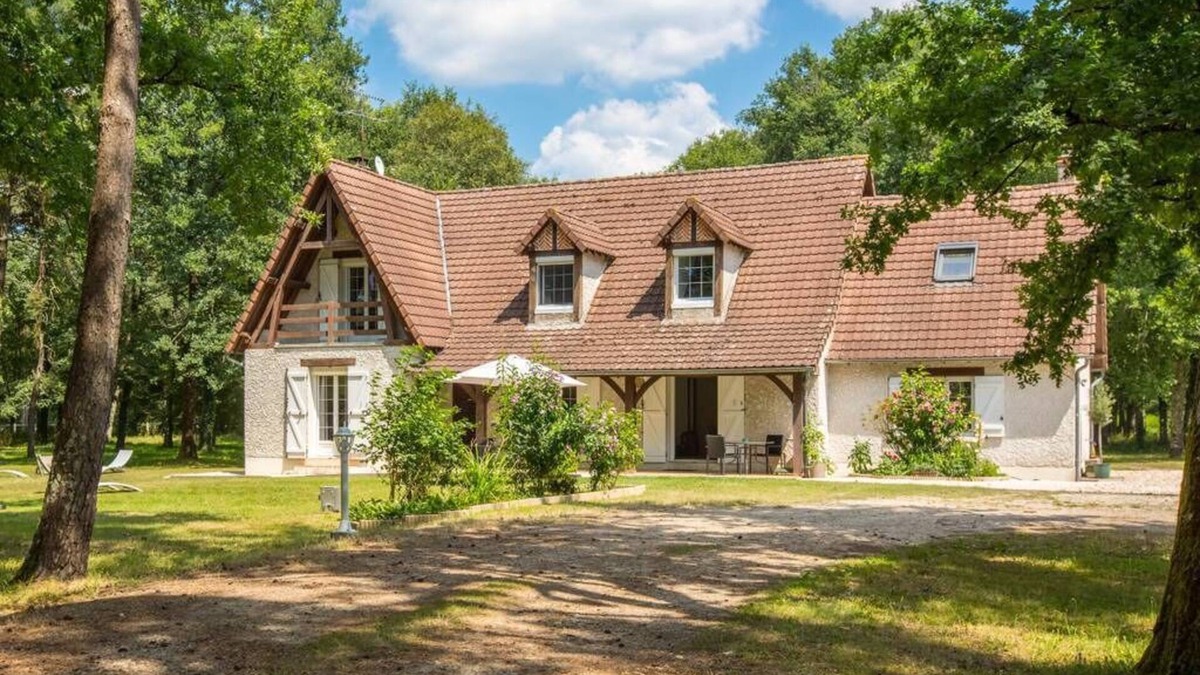 Theillay House | House in the heart of a large garden