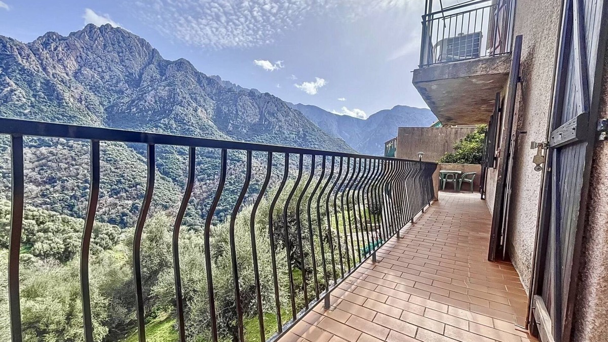 Ota House | House in the heart of the village of Ota