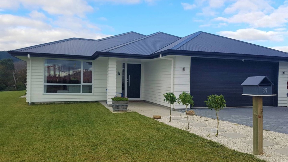 Waipahihi House | House in the Heights