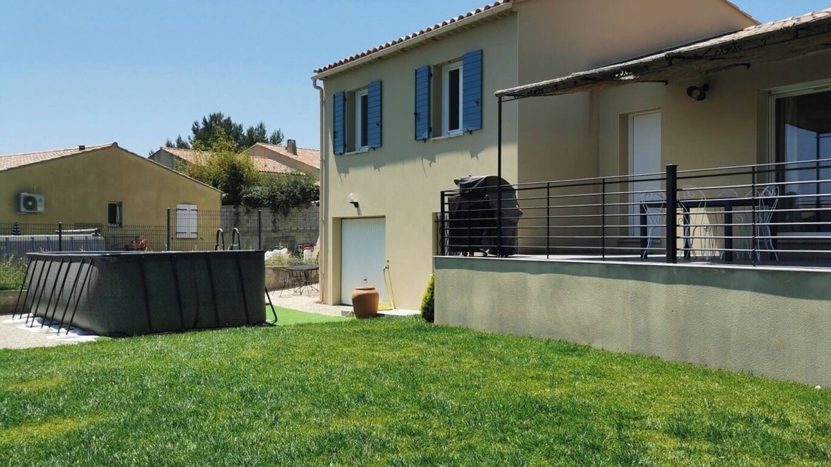 Aramon House | House in the hills above Aramon