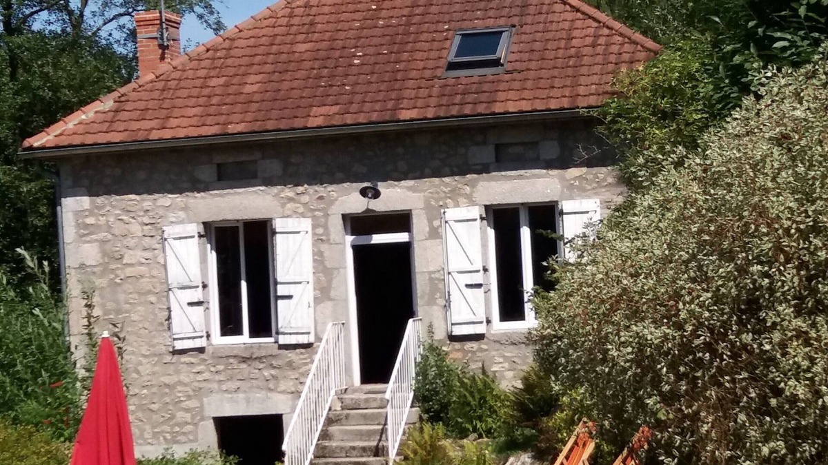 Lormes House | house in the middle of nature