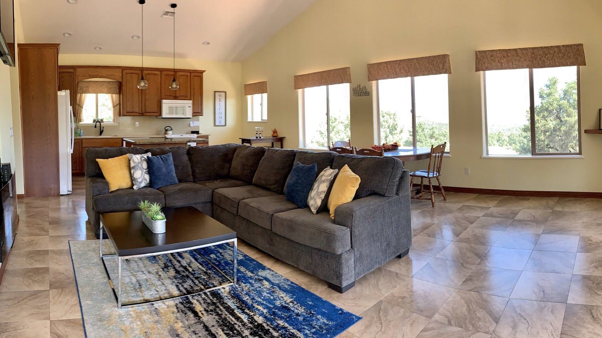 Kingman House | House in the trees, 5 miles from Interstate 40, wild life, amazing views
