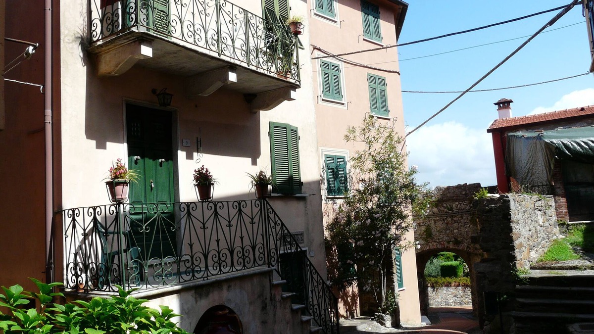 Montemarcello House | House in the village of Monte Marcello with views to Portovenere