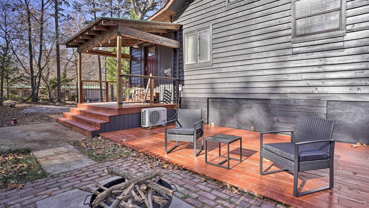 Ooltewah Cottage | 'house in the Woods' in Ooltewah w/Fire Pit!