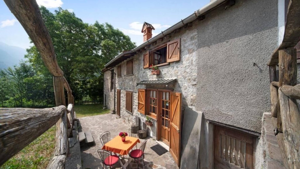 Esino Lario House | House in the woods on the "wayfarer's path." Beautiful view of Lake Como