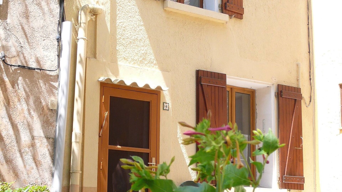 Feuilla House | House in village 15 minutes from the sea