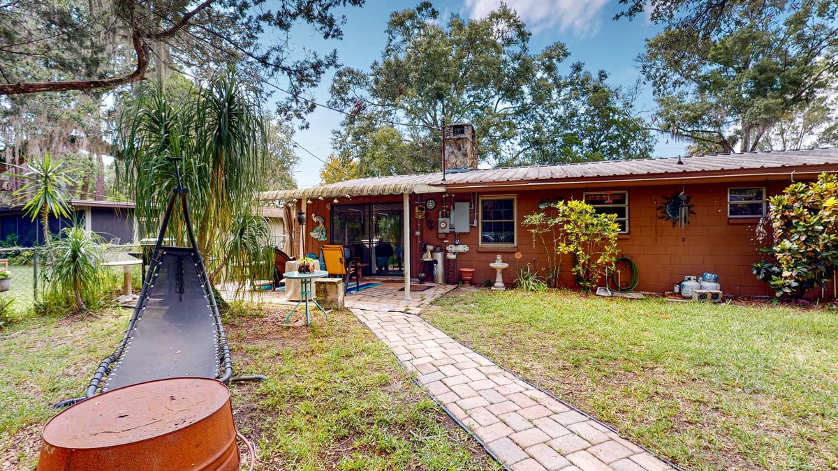 Weeki Wachee Gardens House | House in Weeki Wachee with kayaks, dock access, & bikes