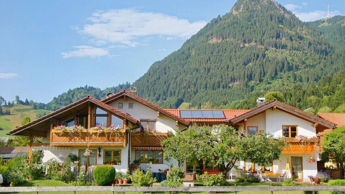 Burgberg Apartment | House Josefa, panoramic view, WLAN, wood-burning stove, garden, barbecue area, near Oberstdorf