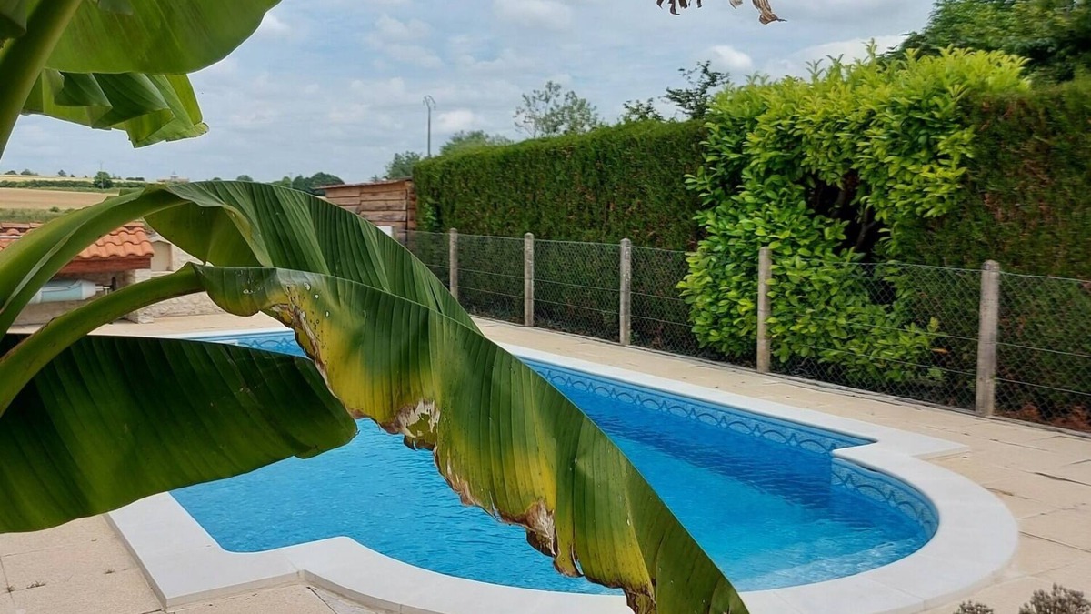 Mortiers House | House 'Les Roses De Jonzac' with private pool, private terrace, and Wi-Fi