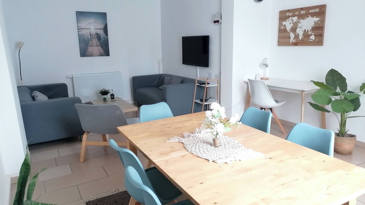 Niederzwehren House | House Morgentau centrally located with garden