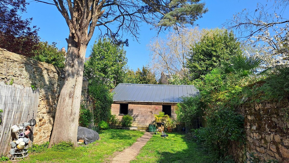 Route de Vannes House | House Nantes Centre with garden
