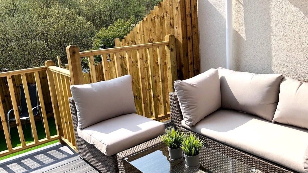 Rhondda Cynon Taff House | House Nestled in Pontygwaith