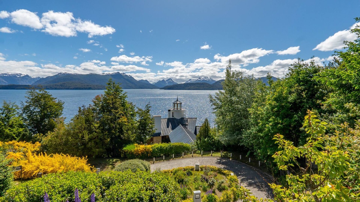 Angostura Ski Chalet | House next to Lake Nahuel Huapi: with stunning panoramic views