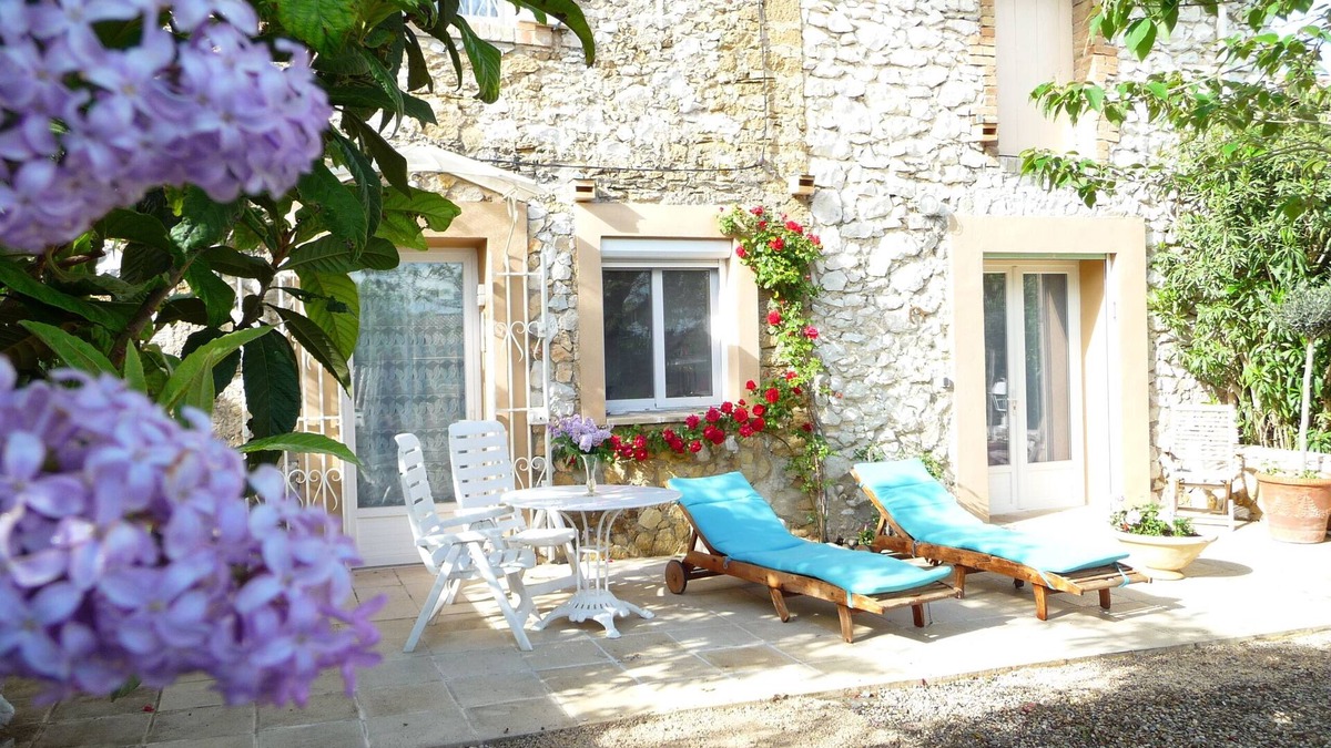 Vedene House | House nice and shaded garden