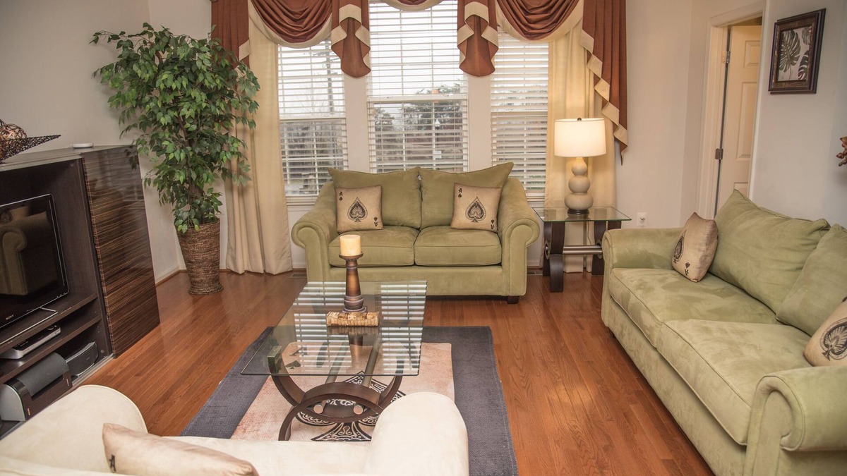 Laurel House | House of Cardz- comforts of home by LLOYD SUITES
