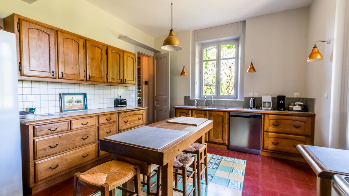 Val Marnaysien House | House of character in a green setting