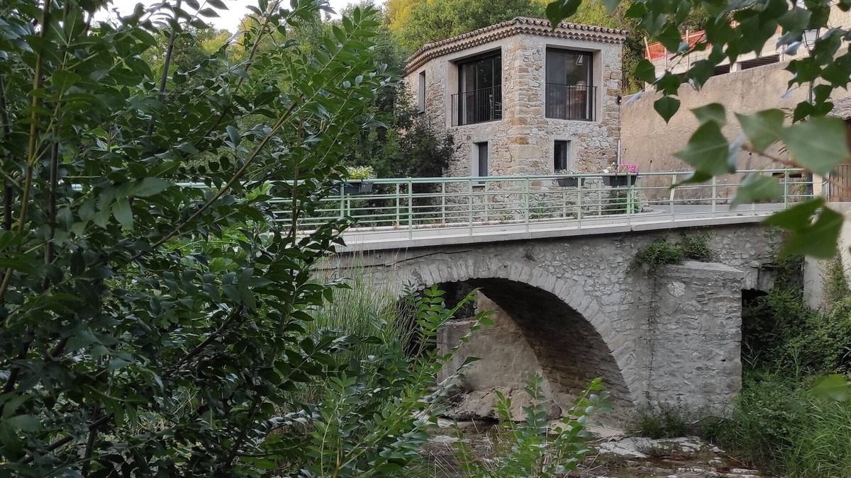 Eygaliers House | House of character, on the banks of a river, in the heart of Drôme provençale !
