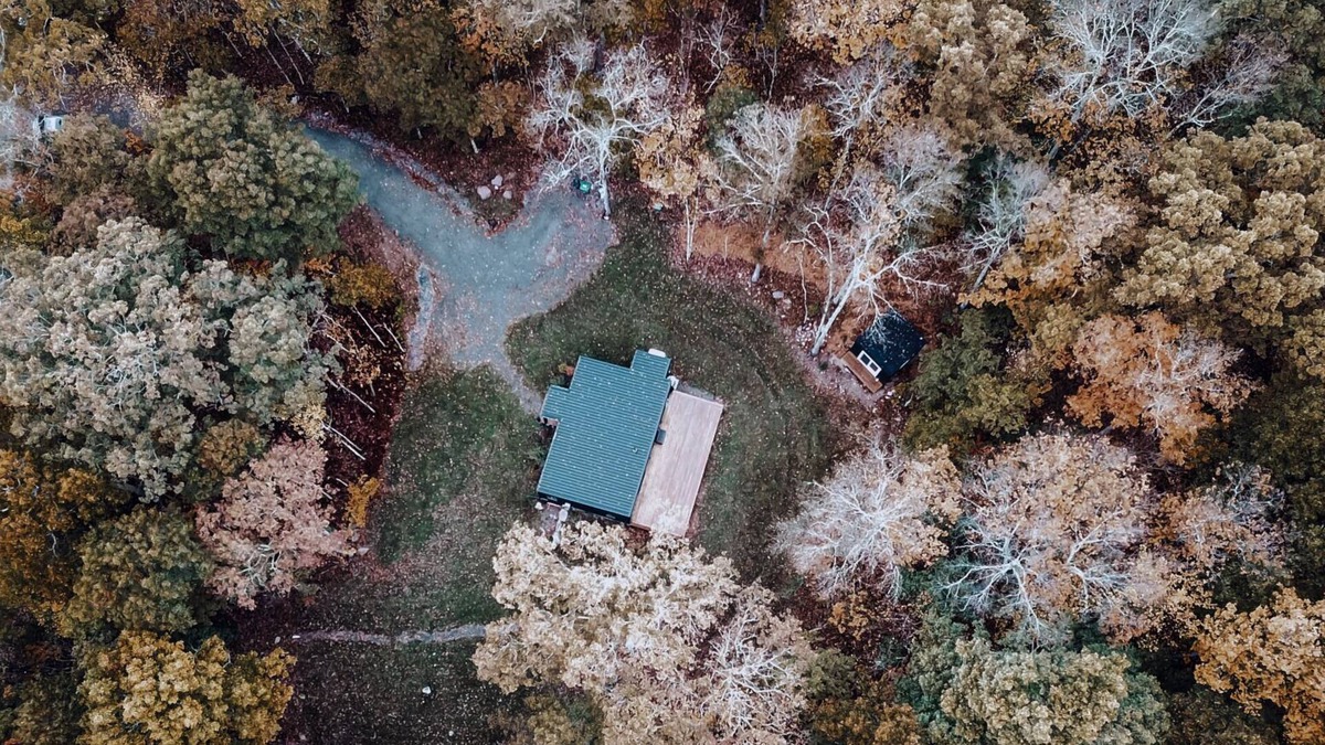 Narrowsburg Cabin | House of Four Seasons - Modern Cabin on 7 acres in Narrowsburg - dog friendly.
