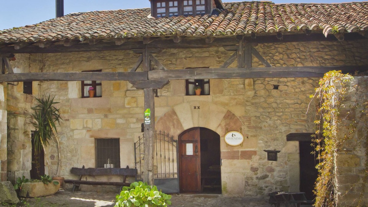 Barriopalacio Cottage | House of integral rent in the center of Cantabria. 8 people
