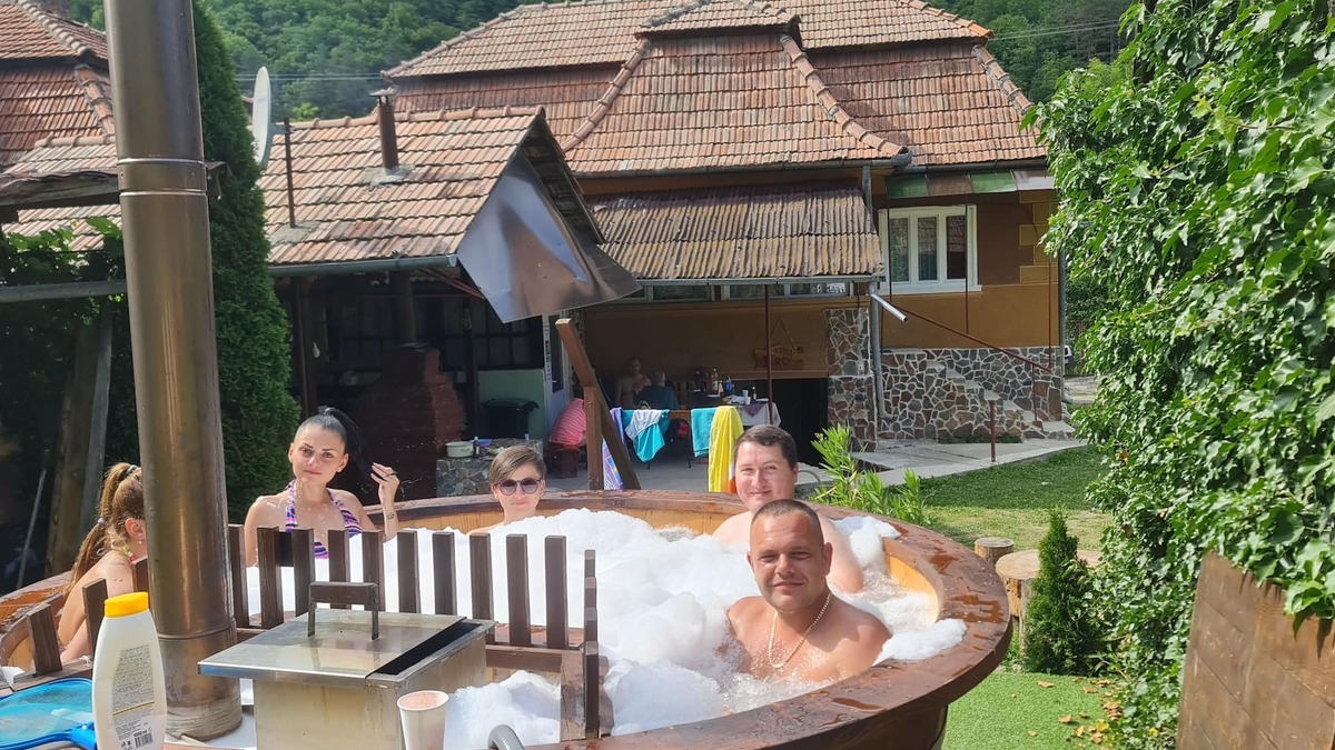 Ocolis House | House of Rei With Hot Tube